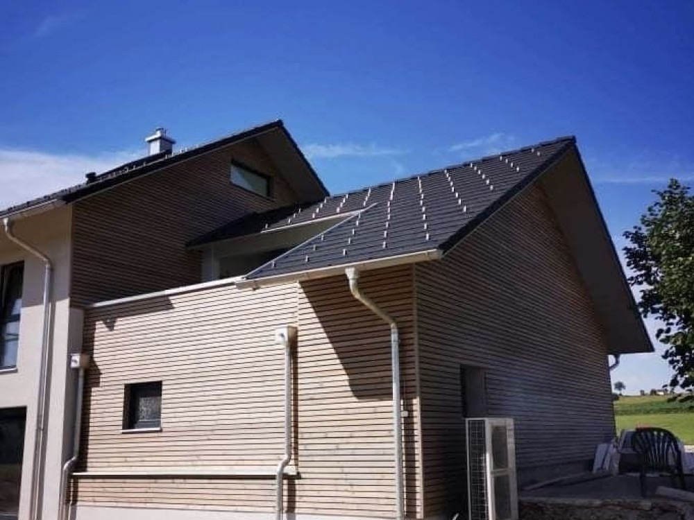 Charmantes Zweifamilienhaus mit Teich und 4860 m² Grundstück