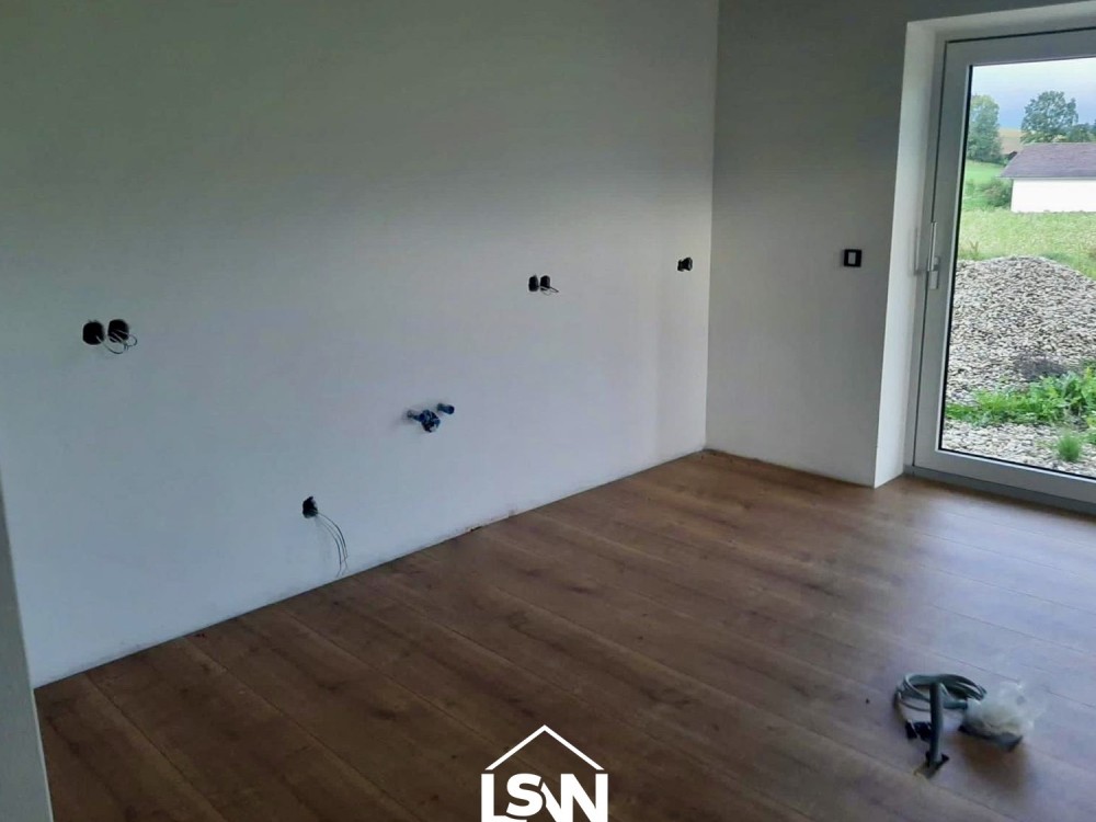 Charmantes Zweifamilienhaus mit Teich und 4860 m² Grundstück