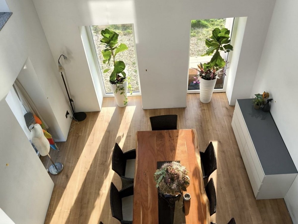 Charmantes Zweifamilienhaus mit Teich und 4860 m² Grundstück