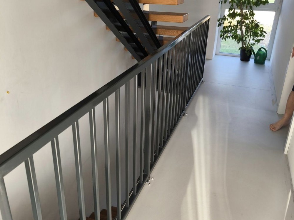 Charmantes Zweifamilienhaus mit Teich und 4860 m² Grundstück