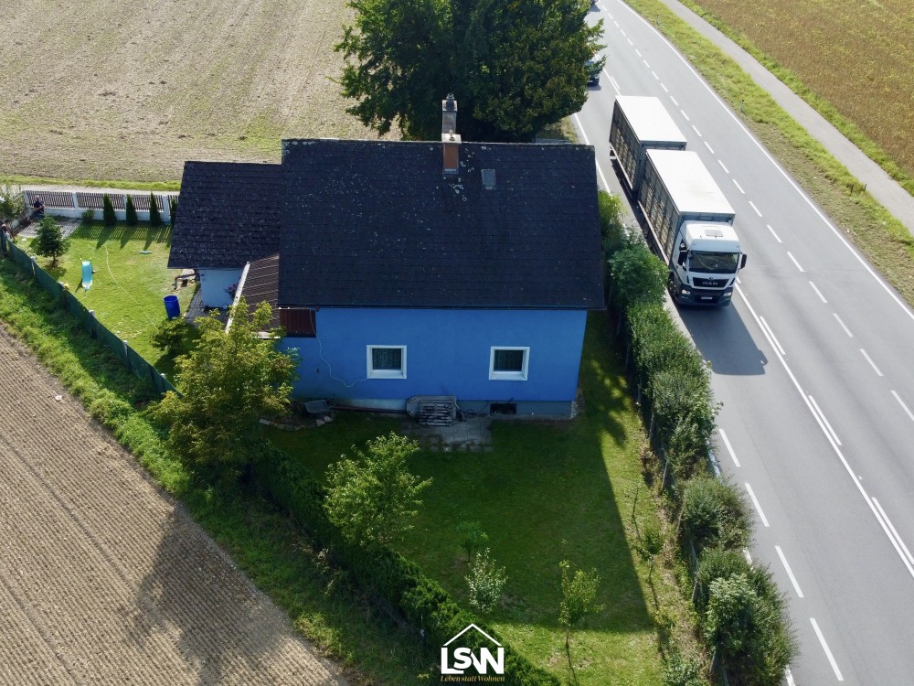 Einfamilienhaus mit Garage und Garten